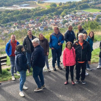 Geselliges Beisammensein im Weingut Schick